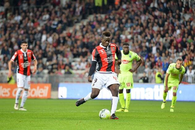 Bilder des Tages - SPORT 09 Mario BALOTELLI nice PENALTY BUT FOOTBALL Nice vs Angers Ligue 1 Conforama 22 09 2017 FEP Panoramic 