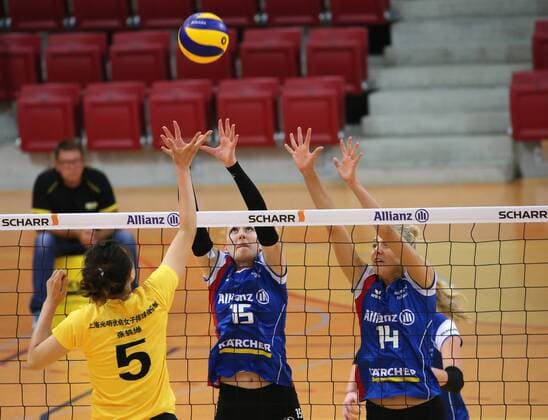 BAU 22.09.2017 Stuttgart Volleyball Allianz MTV Stuttgart vs. Shangai Bright Ubest, hinten v.l. Lena Grosse-Scharmann (Stuttgart), Jenna Potts (Stuttgart)