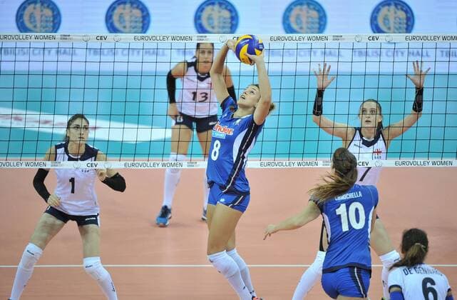 (170923) -- TBILISI, Sept. 23, 2017 -- Italy s A.Orro (C) competes during the match in Group B of the 2017 European Women s Volleyball Championship between Georgia and Italy in Tbilisi, Georgia, on Sept. 22, 2017. Italy won the match by 3-0. ) (SP)GEORGIA-TBILISI-EUROPEAN WOMEN S VOLLEYBALL CHAMPIONSHIP KulumbegashvilixTamuna 
