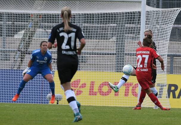 24.09.2017, xpsx, Fussball 1.Bundesliga Frauen, 1.FFC Frankfurt - SC Sand, emspor v.l. Bryane Haeberkin (1.FFC Frankfurt), Ana-Maria Crnogorcevic (1.FFC Frankfurt), Sophie Schmidt (1.FFC Frankfurt), Laura Feiersinger (SC Sand) Frankfurt am Main