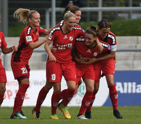 24.09.2017, xpsx, Fussball 1.Bundesliga Frauen, 1.FFC Frankfurt - SC Sand, emspor v.l. celebrate the goal, Torjubel zum 1:2 für Sand Torschützin Laura Vetterlein (SC Sand) Frankfurt am Main