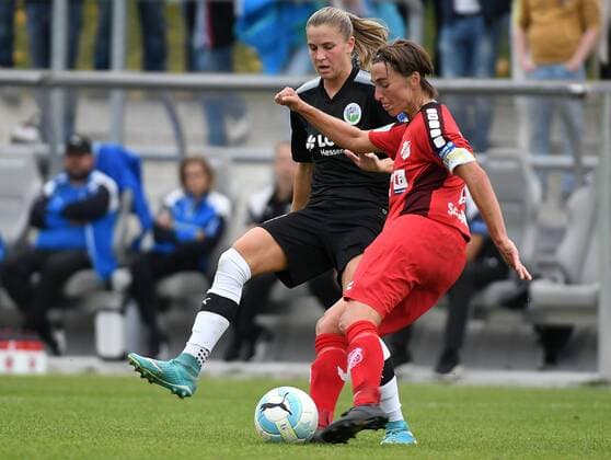 24.09.2017, xpsx, Fussball 1.Bundesliga Frauen, 1.FFC Frankfurt - SC Sand, emspor v.l. Ana-Maria Crnogorcevic (1.FFC Frankfurt), Anne van Bonn (SC Sand) Frankfurt am Main