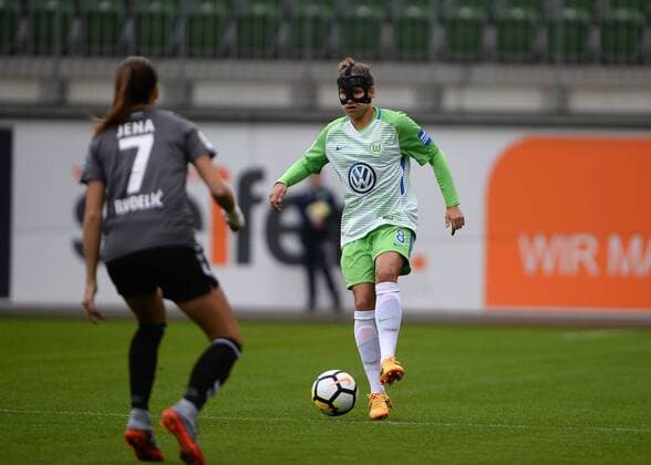 Babett Peter (Wolfsburg, 8) mit Gesichtsmaske, Fussball, Allianz-Frauen-Bundesliga, VfL Wolfsburg - FF USV Jena xPW001F2Px