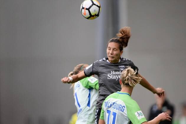 Ivana Rudelic (Jena) beim Kopfball, Fussball, Allianz-Frauen-Bundesliga, VfL Wolfsburg - FF USV Jena xPW001F2Px