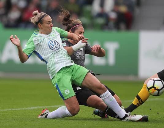 Torschuss Zsanett Jakabfi (VfL Wolfsburg)