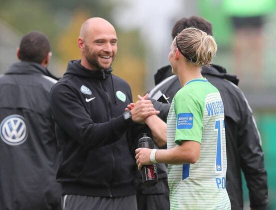 Freude bei Cheftrainer Stephan Lerch (VfL Wolfsburg) und Alexandra Popp (VfL Wolfsburg)