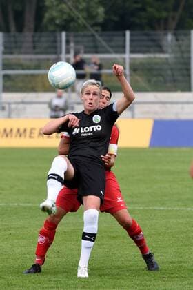 25.09.2017 Frankfurt am Main, Stadion am Brentanobad Allianz Frauen-Bundesliga Saison 2016 2017 1. FFC Frankfurt gegen SC Sand Schmidt, Sophie (12, FFC Frankfurt) gegen Anne van Bonn (Sand)