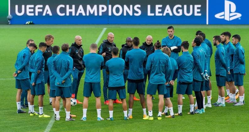 Dortmund, Germany, 25.09.2017, UEFA Champions League Training von Real Madrid, Trainer Zinedine Zidane (Real) spricht zur mannschaft ( DeFodi001