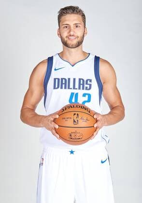 Sept 25, 2017: Dallas Mavericks forward Maxi Kleber 42 poses during the Dallas Mavericks Media Day held at the American Airlines Center in Dallas, TX NBA Basketball Herren USA 2017: Dallas Mavericks Media Day SEPT 25 - ZUMAcp2_ 20150928_zaf_cp2_214 Copyright: xAlbertxPenax