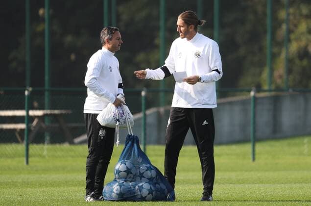 Anderlecht s assistant coach David Sesa and Anderlecht s interim head coach Nicolas Frutos pictured during a training session of Belgian soccer team RSC Anderlecht, Tuesday 26 September 2017 in Brussels. Tomorrow Anderlecht is playing a game in the group stage (Group B) of the UEFA Champions League competition against Celtic Glasgow FC (Scotland). VIRGINIExLEFOUR  x05172849x