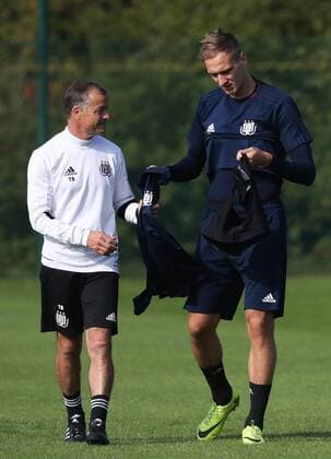 Anderlecht s physical trainer Thomas Binggeli and Anderlecht s Lukasz Teodorczyk pictured during a training session of Belgian soccer team RSC Anderlecht, Tuesday 26 September 2017 in Brussels. Tomorrow Anderlecht is playing a game in the group stage (Group B) of the UEFA Champions League competition against Celtic Glasgow FC (Scotland). VIRGINIExLEFOUR  x05172852x