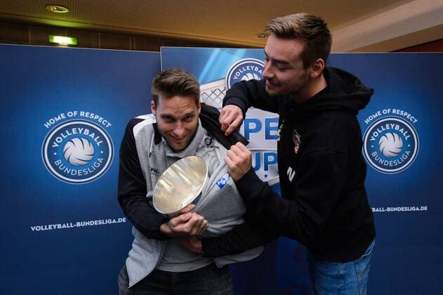 26.09.2017, Crowne Plaza Schweizerhof, Hannover Volleyball, Supercup, Pressekonferenz Simon Tischer (VfB Friedrichshafen), Georg Klein (Berlin Recycling Volleys)