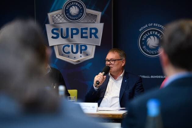 26.09.2017, Crowne Plaza Schweizerhof, Hannover Volleyball, Supercup, Pressekonferenz Klaus Peter Jung (Geschäftsführer Geschaeftsfuehrer Volleyball Bundesliga VBL)