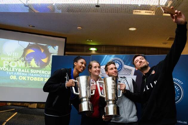 26.09.2017, Crowne Plaza Schweizerhof, Hannover Volleyball, Supercup, Pressekonferenz Lauren Barfield (Schweriner SC), Deborah van Daelen (Allianz MTV Stuttgart), Simon Tischer (VfB Friedrichshafen), Georg Klein (Berlin Recycling Volleys)