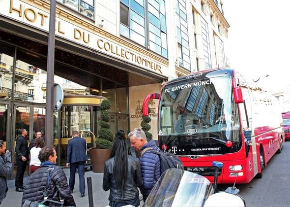 Team Bus vor dem Hotel, Ankunft am Team Hotel FC Bayern, Paris Saint-Germain vs. FC Bayern Muenchen, Champions League, Fussball, 26.09.2017, Paris Copyright: xHarryxLangerx xEibner-Pressefotox EP_HLR