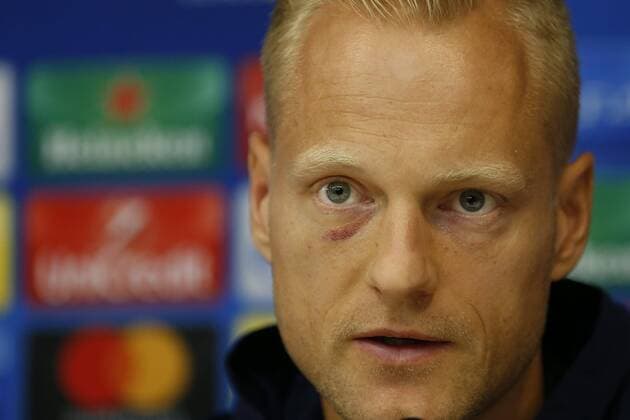 NEERPEDE,BELGIUM - SEPTEMBER 26 : Nicolas Frutos head coach of RSC Anderlecht and Olivier Deschacht defender of RSC Anderlecht during the press conference PK Pressekonferenz of Rsc Anderlecht team the day before the match between Rsc Anderlecht and Celtic Glasgow FC - UEFA Champions League ,26 09 2017. FOOTBALL : Conference De Presse RSC Anderlecht - Neerpede - 26 09 2017 PhotoNews Panoramic  775030925