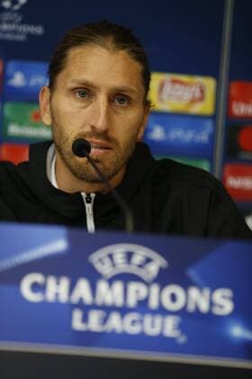 NEERPEDE,BELGIUM - SEPTEMBER 26 : Nicolas Frutos head coach of RSC Anderlecht and Olivier Deschacht defender of RSC Anderlecht during the press conference PK Pressekonferenz of Rsc Anderlecht team the day before the match between Rsc Anderlecht and Celtic Glasgow FC - UEFA Champions League ,26 09 2017. FOOTBALL : Conference De Presse RSC Anderlecht - Neerpede - 26 09 2017 PhotoNews Panoramic  775030925