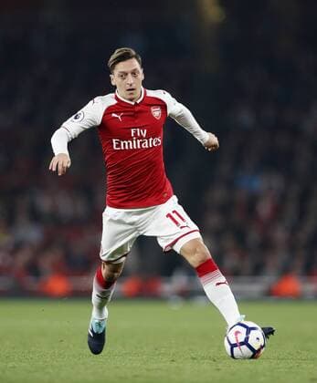 Arsenal s Mesut Ozil in action during the premier league match at the Emirates Stadium, London. Picture date 25th September 2017. Picture credit should read: David Klein Sportimage EDITORIAL USE ONLY. No use with unauthorised audio, video, data, fixture lists, club league logos or live services. Online in-match use limited to 120 images, no video emulation. No use in betting, games or single club league player publications.