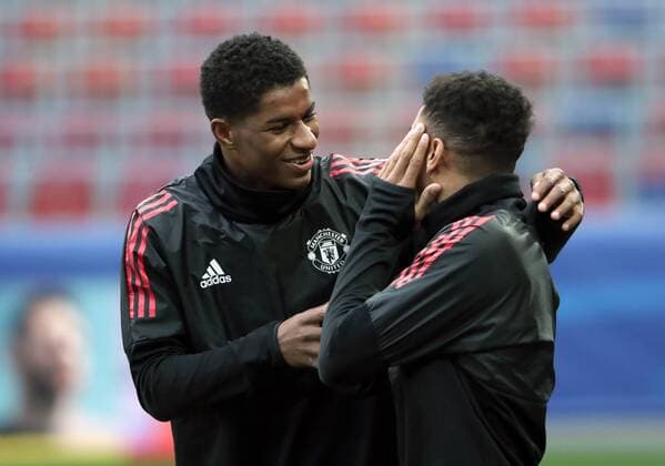 MOSCOW, RUSSIA - SEPTEMBER 26, 2017: Manchester United ManU s Marcus Rashford (L) and Jesse Lingard during a training session ahead of the 2017 18 UEFA Champions League Group A Round 2 football match against CSKA Moscow at VEB Arena. The game is scheduled for September 27, 2017. Valery Sharifulin TASS  TS061F10