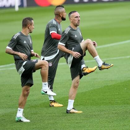 Bilder des Tages - SPORT Franck Ribery (FC Bayern Muenchen 7) Rafinha (FC Bayern Muenchen 13) Arturo Vidal (FC Bayern Muenchen 23), Training, Paris Saint-Germain vs. FC Bayern Muenchen, Champions League, Fussball, 26.09.2017, Paris Copyright: xLanger Eibner-Pressefotox EP_HLR
