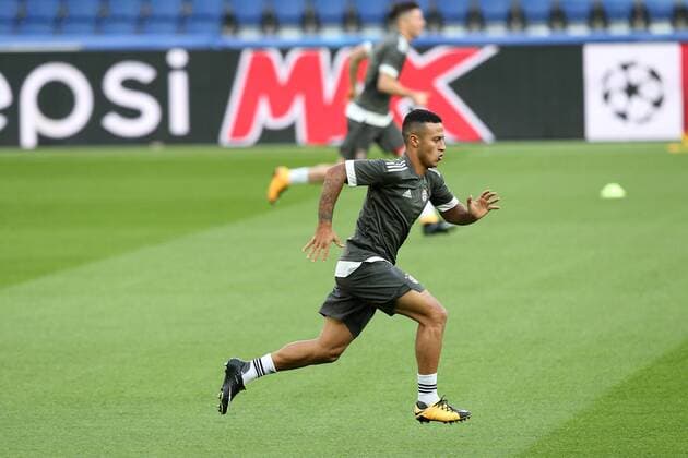 Thiago Alcantara (FC Bayern Muenchen 6) Hintergrund Robert Lewandowski (FC Bayern Muenchen 9), Training, Paris Saint-Germain vs. FC Bayern Muenchen, Champions League, Fussball, 26.09.2017, Paris Copyright: xLanger Eibner-Pressefotox EP_HLR
