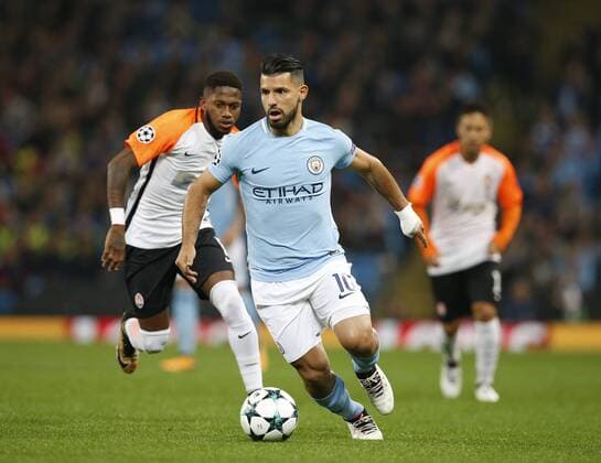 Fußball, CL, Manchester City - Schachtar Donezk Sergio Aguero of Manchester City gets clear of Fred of Shaktar Donetsk during the Champions League Group F match at the Emirates Stadium, Manchester. Picture date: September 26th 2017. Picture credit should read: Andrew Yates Sportimage EDITORIAL USE ONLY. No use with unauthorised audio, video, data, fixture lists, club league logos or live services. Online in-match use limited to 120 images, no video emulation. No use in betting, games or single club league player publications.