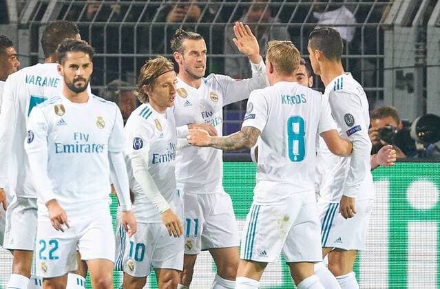 Gareth BALE, Real Madrid 11 Torjubel, Jubel nach dem Tor zum 0-1 Toni KROOS, Real Madrid 8 Cristiano RONALDO, Real Madrid 7 Jubel, jubeln, jubelt, Freude, Emotionen, Feiern, Lachen, jubelt, freuen, reisst die Arme hoch, ballt die Faust BORUSSIA DORTMUND - REAL MADRID Gruppenphase Hinspiel, Fussball UEFA Champions League, Dortmund, 26.09.2017 CL Saison 2017 2018, BVB,
