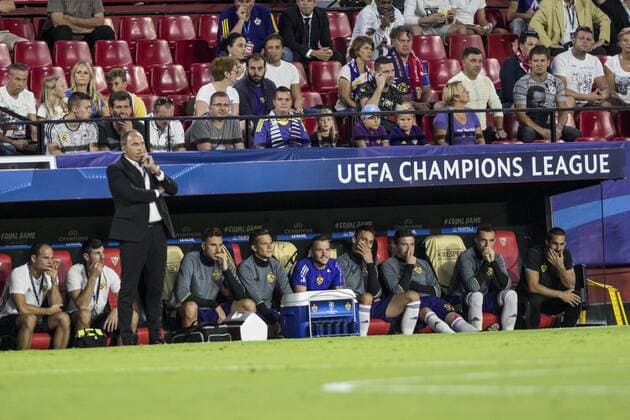 Fußball, CL, FC Sevilla - NK Maribor September 26, 2017 - Seville, Spain - Darko Milanic, head coach of NK Maribor, during the UEFA Champions League Group E soccer match between Sevilla FC and NK Maribor at Estadio Ramon Sanchez Pizjuan Soccer 2017 - Sevilla FC vs NK Maribor - ZUMAa142 20170926_zap_a142_004 Copyright: xDanielxGonzalezxAcunax