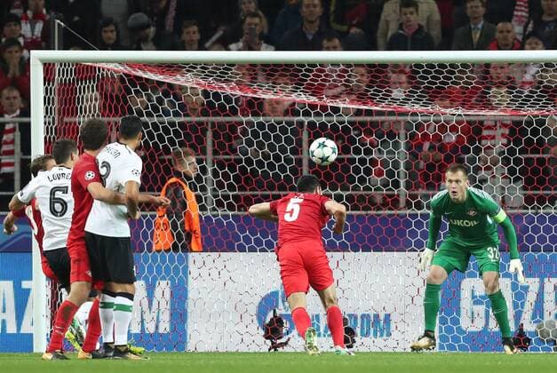 MOSCOW, RUSSIA - SEPTEMBER 26, 2017: Spartak Moscow s goalkeeper Artyom Rebrov (R) in action in the 2017 18 UEFA Champions League Group E Round 2 football match against Liverpool at Otkrytie Arena Stadium. Artyom Korotayev TASS  TS061FD3
