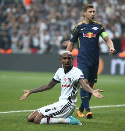 Fußball, CL, Besiktas Istanbul - RB Leipzig Anderson Talisca of Besiktas during the UEFA Champions League Group G match between Besiktas and RB Leipzig at Vodafone Park in Istanbul , Turkey on September 26 , 2017 . 