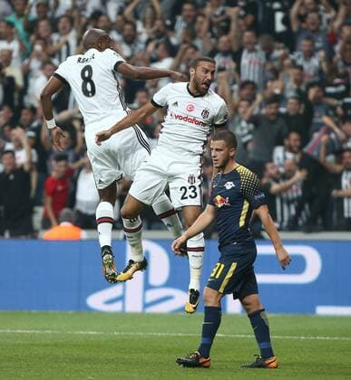 Fußball, CL, Besiktas Istanbul - RB Leipzig Ryan Babel and Cenk Tosun of Besiktas during the UEFA Champions League Group G match between Besiktas and RB Leipzig at Vodafone Park in Istanbul , Turkey on September 26 , 2017 . 
