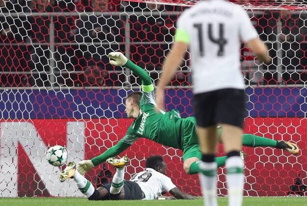 FuÃŸball, CL, Spartak Moskau - FC Liverpool MOSCOW, RUSSIA - SEPTEMBER 26, 2017: Spartak Moscow s goalkeeper Artyom Rebrov concedes a goal in the 2017 18 UEFA Champions League Group E Round 2 football match against Liverpool at Otkrytie Arena Stadium. Artyom Korotayev TASS  TS061FED