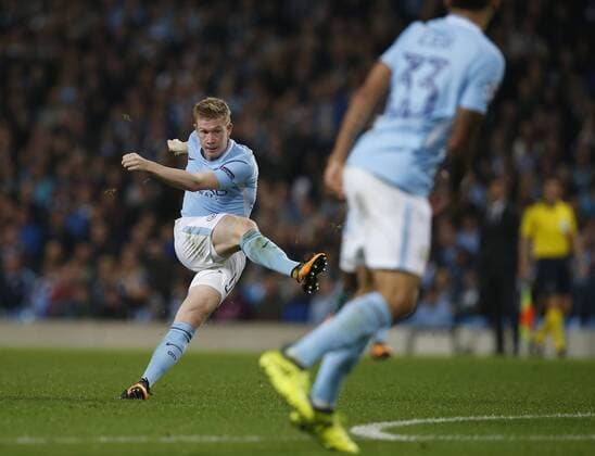 Kevin De Bruyne of Manchester City scores the first goal during the Champions League Group F match at the Emirates Stadium, Manchester. Picture date: September 26th 2017. Picture credit should read: Andrew Yates Sportimage EDITORIAL USE ONLY. No use with unauthorised audio, video, data, fixture lists, club league logos or live services. Online in-match use limited to 120 images, no video emulation. No use in betting, games or single club league player publications.