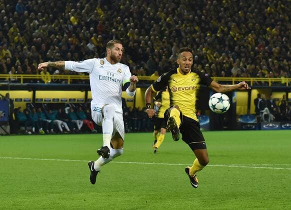 26.09.2017, Fussball Champions League, Saison 2017 2018, Vorrunde, 2. Spieltag, Borussia Dortmund - Real Madrid, Pierre Emerick Aubameyang (Borussia Dortmund), re., erzielt das Tor zum 1:2, links Sergio Ramos (Real Madrid) Team2