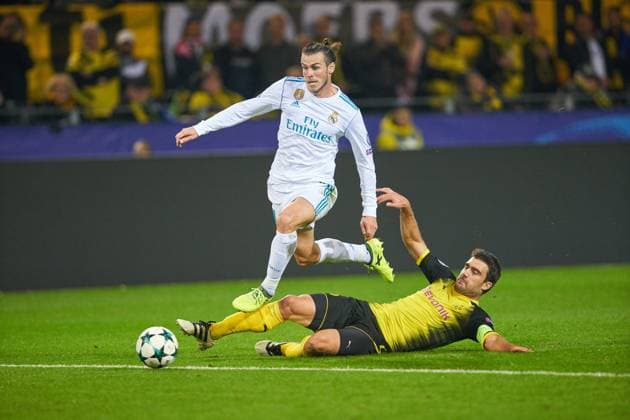 Themen der Woche - SPORT Bilder des Tages - SPORT r Gareth BALE, Real Madrid 11 Zweikampf , Aktion um den Ball gegen SOKRATIS, 25 BVB BORUSSIA DORTMUND - REAL MADRID Gruppenphase Hinspiel, Fussball UEFA Champions League, Dortmund, 26.09.2017 CL Saison 2017 2018, BVB,