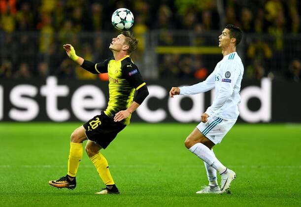 26.09.2017, xfux, Fussball Champions League, Borussia Dortmund - Real Madrid, emspor, v.l. Lukasz Piszczek (Borussia Dortmund), Cristiano Ronaldo (Real Madrid) Kopfball, Kopfballduell Dortmund