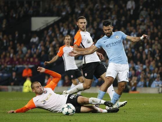 Yaroslav Rakytskyy of Shaktar Donetsk blocks a shot by Sergio Aguero of Manchester City during the Champions League Group F match at the Emirates Stadium, Manchester. Picture date: September 26th 2017. Picture credit should read: Andrew Yates Sportimage EDITORIAL USE ONLY. No use with unauthorised audio, video, data, fixture lists, club league logos or live services. Online in-match use limited to 120 images, no video emulation. No use in betting, games or single club league player publications.