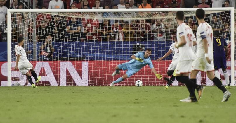Sevilla s French defender Ben Yedder scores the third goal against Maribor during their UEFA Champions League 2nd round groups phase match at the Sanchez Pizjuan stadium in Seville, Andalusia, Spain, 26 September 2017. Sevilla vs. Maribor !ACHTUNG: NUR REDAKTIONELLE NUTZUNG!  Copyright: xRaulxCarox SEV026 20170926-636420632654331333