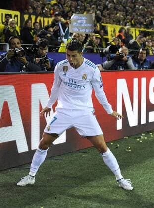 Fussball, UEFA Champions League, Herren, Saison 2017 2018, Gruppe H, 2. Spieltag, Signal Iduna Park Dortmund, Bor. Dortmund (gelb) - Real Madrid (weiss) 3:1; Jubel Cristiano Ronaldo (Real Madrid) nach seinem Tor zum 1:3. Jubel, Freude, Aktion.