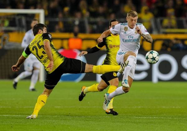Dortmund, Deutschland 26.09.2017, UEFA Champions League - 2017 18 Season, Gruppenphase - Gruppe H - 2. Spieltag, BV Borussia Dortmund - Real Madrid, Sokratis (BVB) und Toni Kroos (Real Madrid) im Zweikampf ( DeFodi048