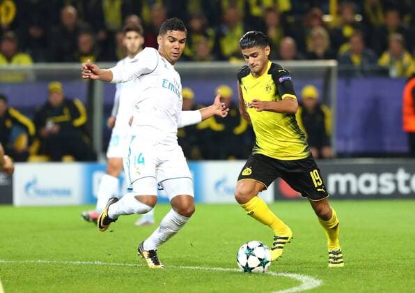 Dienstag 26.09.2017, Saison 2017 2018, UEFA Champions League, 2. Spieltag im Dortmunder Signal Iduna Park, BVB 09 Borussia Dortmund - Real Madrid, Casemiro, Carlos Henrique Casemiro (Real) gegen Mahmoud Dahoud (BVB), v.l.
