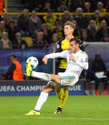 v. li. im Zweikampf Lukasz Pisczczek (Dortmund) und Gareth Bale (Madrid) beim Spiel Borussia Dortmund vs. Real Madrid, Fussball, Champions League, 26.09.2017 Dortmund Copyright: xMarioxHommesx Eibner-Pressefotox EP_mhs