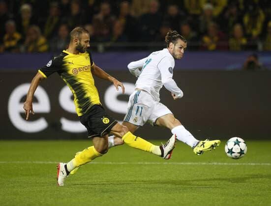 Dortmund, Deutschland, UEFA - CL , Spieltag 2 , International, Borussia Dortmund - Real Madrid 1-3 am 26. 09 . 2017 im Signal Iduna Park in Dortmund Ömer TOPRAK (BVB) li.- und Gareth BALE (RM) re.-
