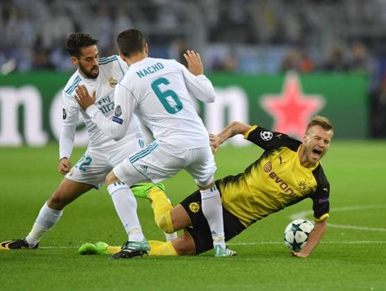 26.09.2017, Fussball Champions League, Saison 2017 2018, Vorrunde, 2. Spieltag, Borussia Dortmund - Real Madrid 1:3, Andrey Yarmolenko (Borussia Dortmund), Nacho Fernandez (Real Madrid), Isco (Real Madrid), v.re. Team2
