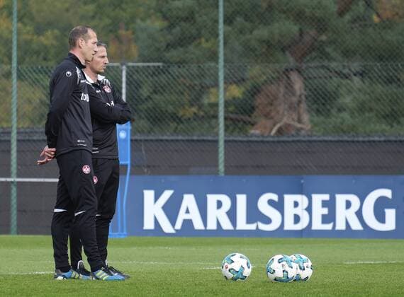 Fussball - 2. Bundesliga - 27.9.2017 1. FC Kaiserslautern 1.Training mit dem neuen Trainer Jeff STRASSER, li, mit Interimstrainer Alexander BUGERA 1. FC Kaiserslautern