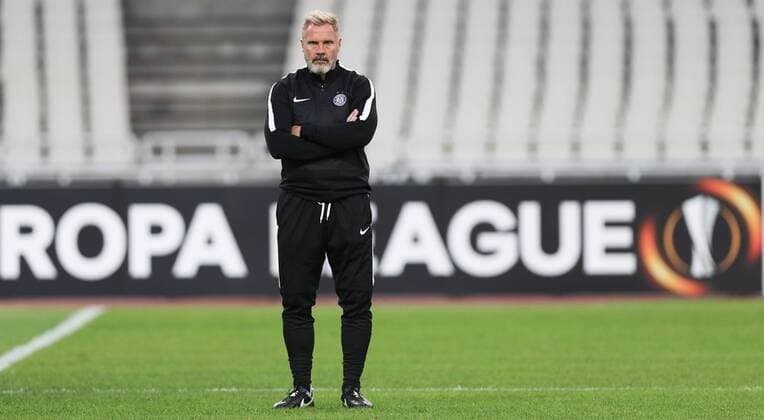 Bilder des Tages - SPORT SOCCER - EL, Athens vs A.Wien ATHENS,GREECE,27.SEP.17 - SOCCER - UEFA Europa League, group stage, AEK Athens vs FK Austria Wien, preview, training A.Wien. Image shows head coach Thorsten Fink (A.Wien). GEPAxpictures xChristianxOrt