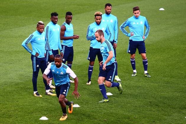 SOCCER - EL, RBS vs Marseille SALZBURG,AUSTRIA,27.SEP.17 - SOCCER - UEFA Europa League, group stage, Red Bull Salzburg vs Olympique Marseille, preview, training Marseille. Image shows Patrice Evra (Marseille) and the team. GEPAxpictures xFelixxRoittner