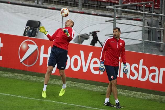 1.FC Köln Heimspiel gegen Roter Stern Belgrad Abschlußtraining von Belgrad im Rheinenergiestadion von rechts: Damir Kahriman, Milan Borjan 27.09.2017