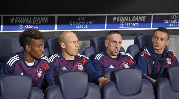 27.09.2017, Fussball UEFA Champions League 2017 2018, Gruppenphase, 2.Spieltag, Paris Saint Germain - FC Bayern München, im Stade du Parc des Princes in Paris. v.li: Ersatzspieler Kingsley Coman (Bayern München), Arjen Robben (FC Bayern München), Franck Ribery (FC Bayern München), Rafinha (FC Bayern München). 