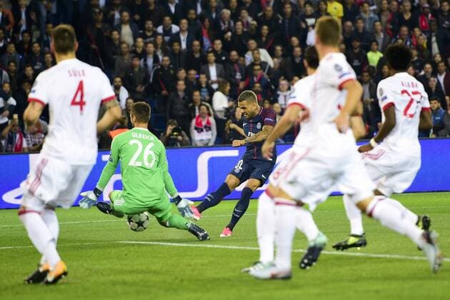but de Dani Alves PSG FOOTBALL PSG vs Bayern de Munich Ligue des Champions 27 10 2017 JBAutissier Panoramic 